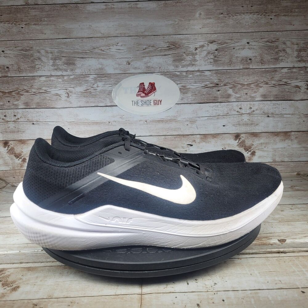 Nike Air Winflo 10 Sneakers Men's Size 11 Black White Swoosh Road Running Shoes